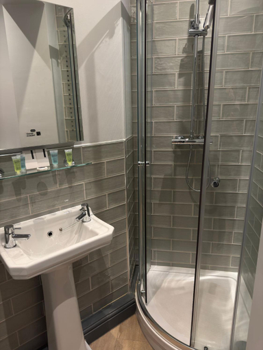 Bathroom 2, Red Lion Inn Wybunbury, Cheshire East
