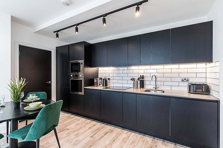 Others 4, Modern Sky-High Flat In North Acton, London