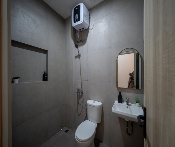 Bathroom 5, Cove Palacio, West Jakarta
