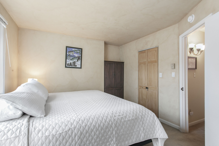 Room 2, Brooktree Condos D221 2 Bedroom Condo, Eagle