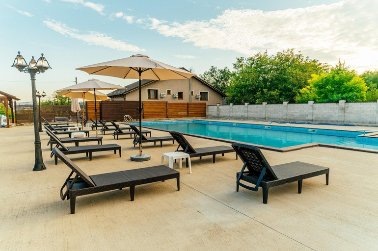 Facilities 2, Villa Caza