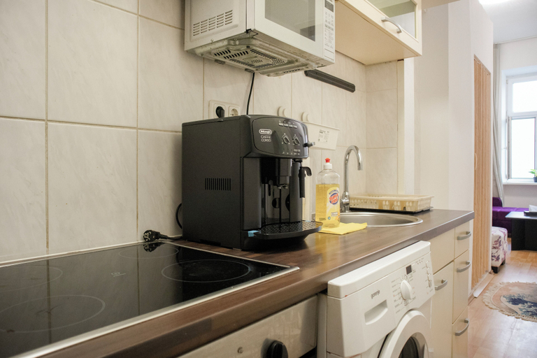 Private kitchen 5, Modern 2BR Apartment Near Millennium, Wien