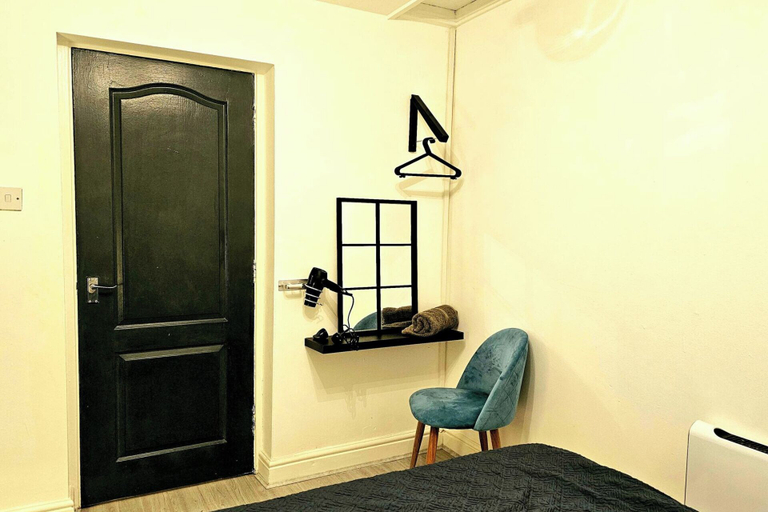 Others 4, Flat - Sleeps 4 - Wifi, Bridgend