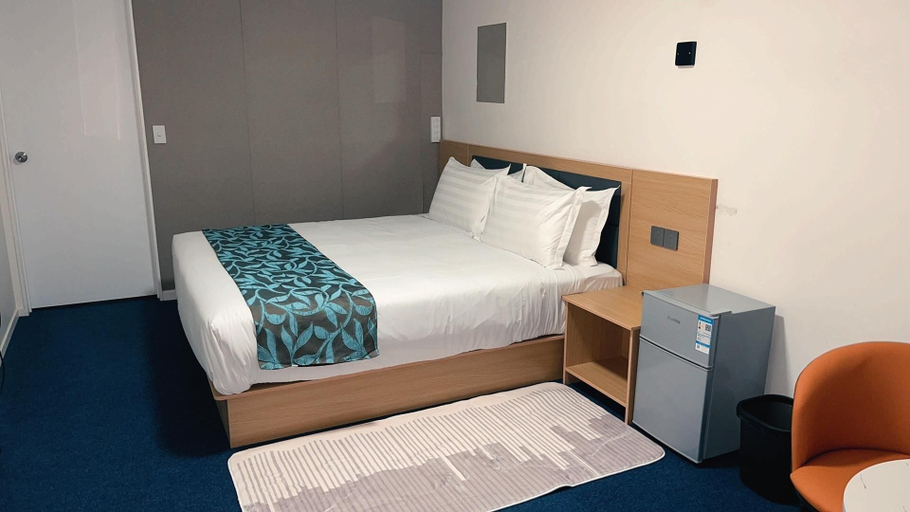 Room 2, Vienna Motel, Far North