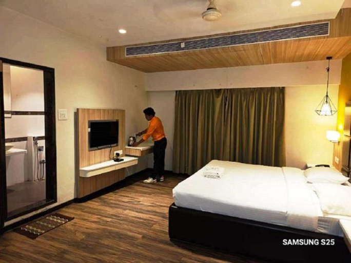 Bedroom 5, The Four Seasons Recreation, Jalgaon