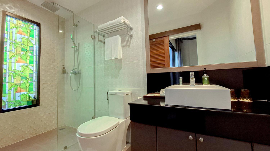 Bathroom 4, Quality Beach Resorts and Spa Patong, Pulau Phuket
