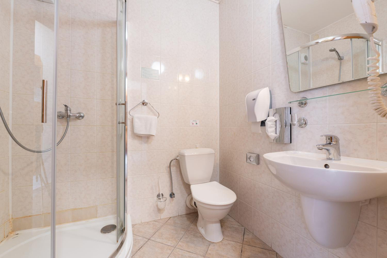Bathroom 3, Hotel Irv K, Most