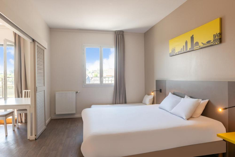 Bedroom 3, The Residence, Hôtel Westlodge, Lyon Nord, Rhône