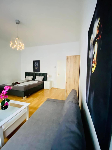 Room 3, 2BR Apartment Close to Stadthalle, Wien