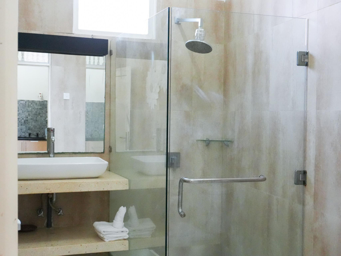 Bathroom 4, Villa The White House Seminyak, Badung