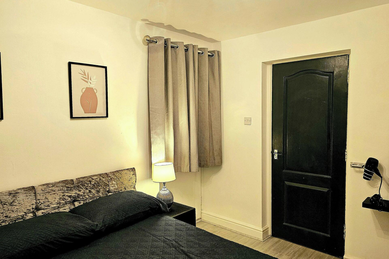 Others 5, Flat - Sleeps 4 - Wifi, Bridgend