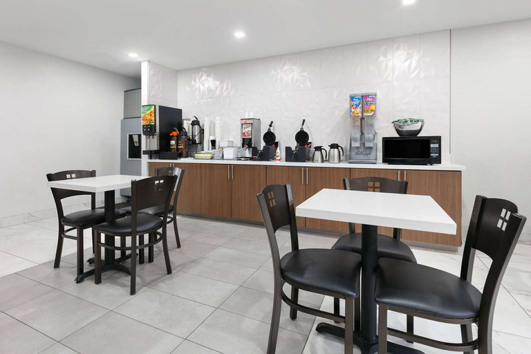Food & Drinks 4, Super 8 By Wyndham Grapevine Dfw Airport Northwest, Tarrant