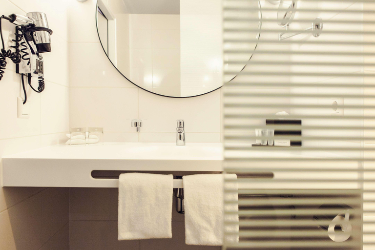 Bathroom 4, Carlton Square Hotel, Haarlem