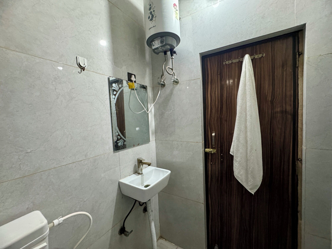 Bathroom 3, Hotel Bhavna Bhawan 800 m from Prem Mandir, Mathura