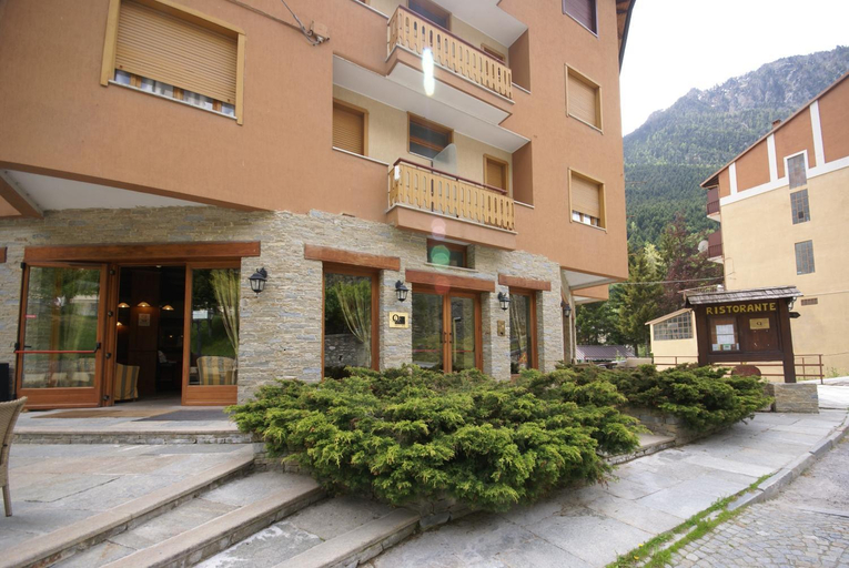 Exterior & Views 1, HOTEL LONDRA Locanda Occitana, Cuneo
