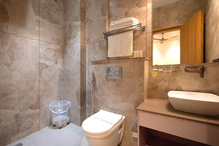 Bathroom 3, Shri Govindam Banaras, Varanasi