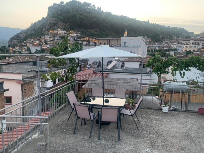 Others 5, Flat in Berat's Center & Great Terrace, Beratit