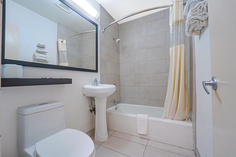 Bathroom, Mojave Hotel, Kern
