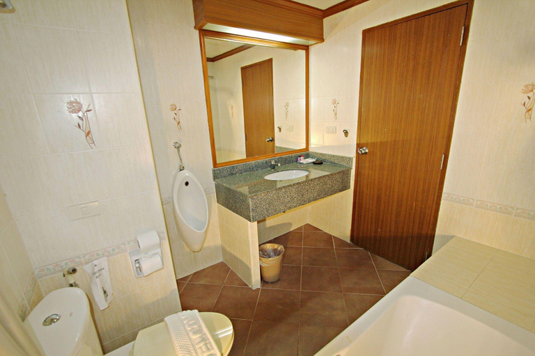 Bathroom 4, Lek Villa, Pattaya