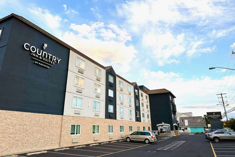 Exterior & Views