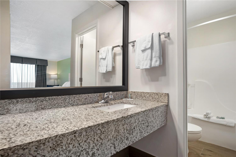 Bathroom 3, Best Western Navarre Waterfront, Santa Rosa