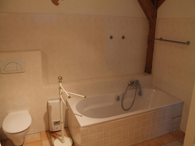 Bathroom 3, Besondere Ferienwohnung Bibliothek in Buschhagen, Vorpommern-Rügen