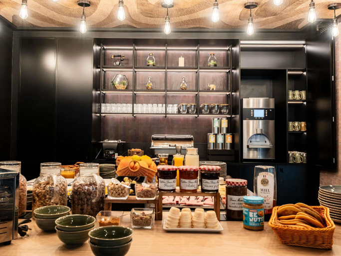 Food & Drinks 5, Ibis Styles Lyon Villeurbanne Hotel, Rhône