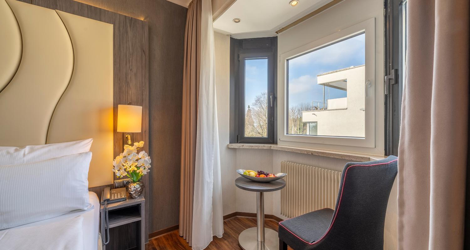 Bedroom 2, PLAZA Hotel Buchhorner Hof, Bodenseekreis