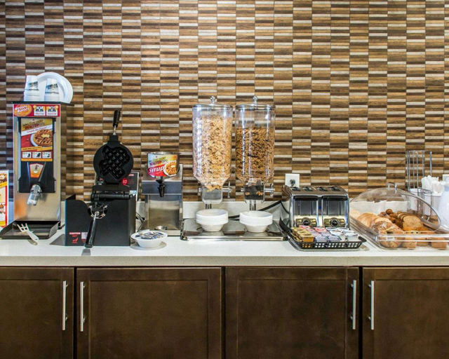 Food & Drinks 3, MainStay Suites Cotulla, La Salle