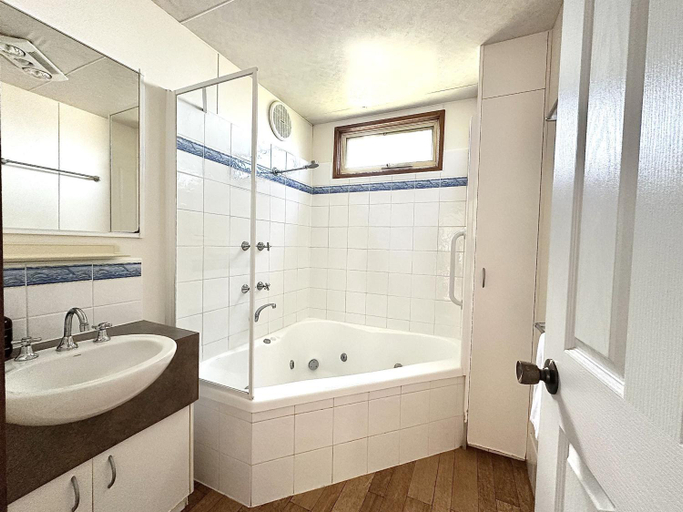 Bathroom 3, Marengo Family Caravan Park, Colac-Otway - South