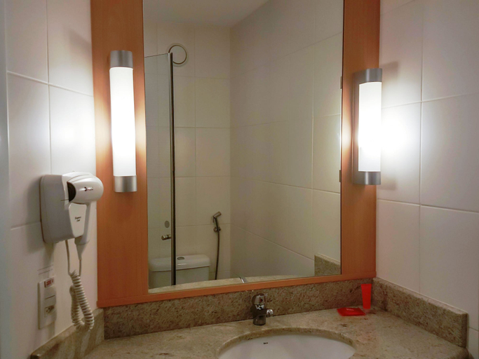 Bathroom 3, Ibis Itu Plaza Shopping, Itu