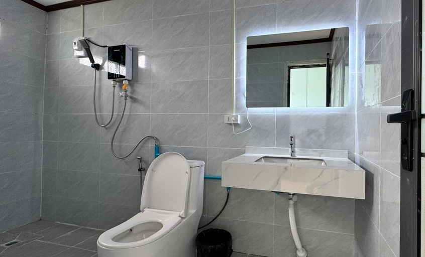 Bathroom, sokxay guerthouse, Vangvieng