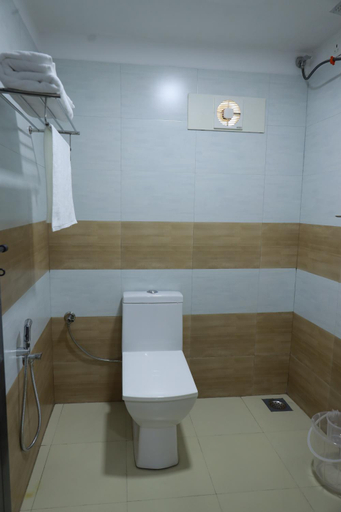 Bathroom 3, OLESSIA HOTEL, Ernakulam