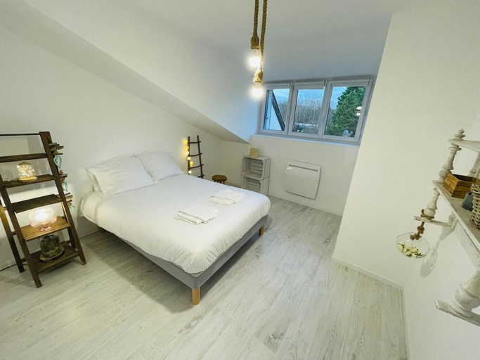 Bedroom 2, Magnifique Maison d'artiste | La Maison Aerts, Marne