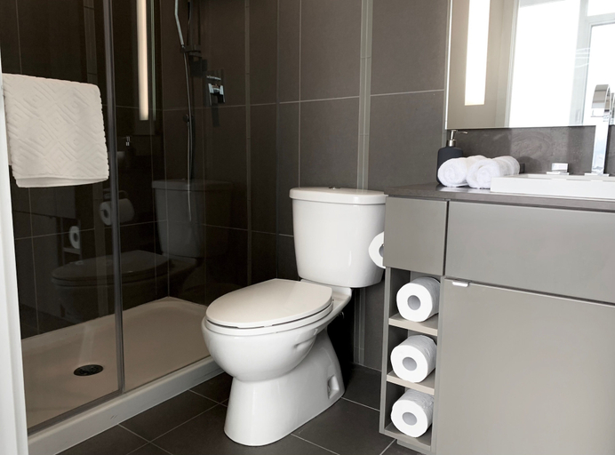 Bathroom 3, PeterStays - Cityscape, Toronto