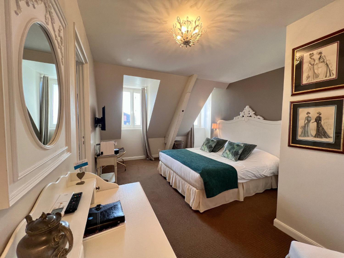 Bedroom 3, Chateau Hotel Edward 1er, Dordogne