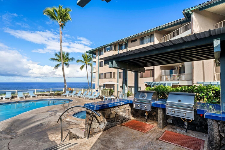 Terrace/patio 5, Breathtaking Ocean Front AC Next to Beach & Town - Vrkcv, Hawaii