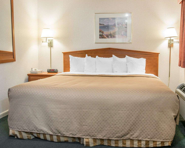 Bedroom 3, Quality Inn & Suites Mackinaw City Beachfront, Cheboygan