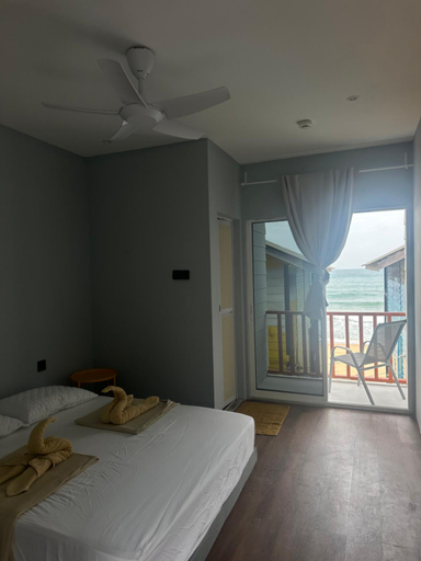 Bedroom 2, Beachfront Hut Downstairs Astra - Beach Shack Chalet, Mersing