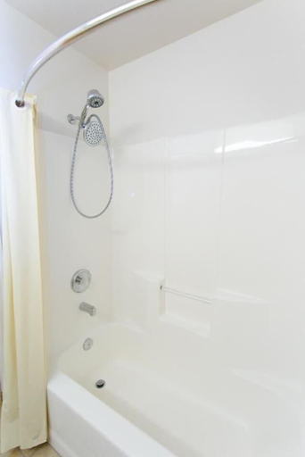 Bathroom 5, White Pine Adventure Inn, Sublette