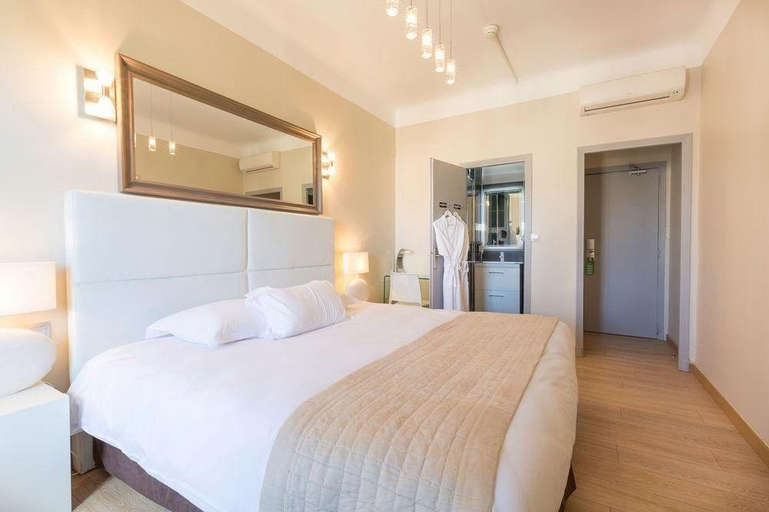 Bedroom 2, Hotel de France, Bouches-du-Rhône
