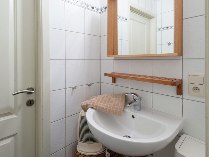 Bathroom 3, Luxury Holiday Home in Thirimont Liege With Private Garden, Liège