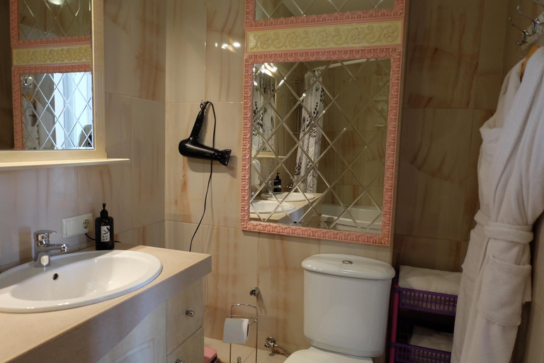 Bathroom 3, Hotel Lavilia, Solomians'kyi