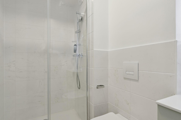 Bathroom 4, All Suites Appart Hôtel et Hôtel | Paris 13 - Porte d'Italie, Paris