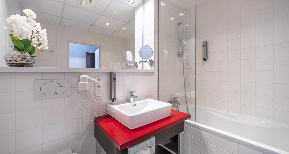 Bathroom 4, Best Western Plus Plaza Hotel Graz, Graz