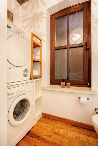 Bathroom 3, Alaattin Apartments, Beyoğlu