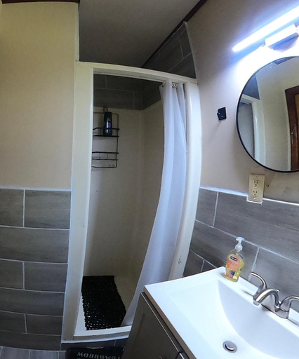 Bathroom 2, Heart of the Berkshires Motel, Berkshire