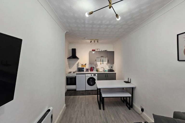 Others 4, Stylish 1 Bedroom Flat Near Bridgend Town Centre, Bridgend