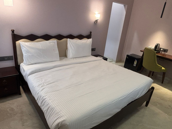 Room 2, THE WHITECLIFF INN, Delhi
