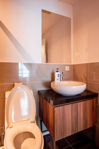 Bathroom 4, Bangsar Trade Centre by Airhost, Kuala Lumpur